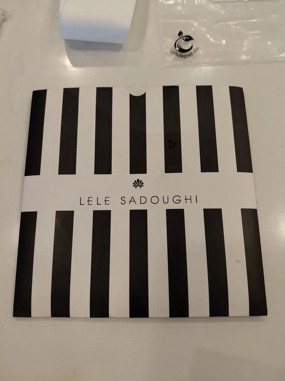 11 Designer accessories - Picture 2 of 12